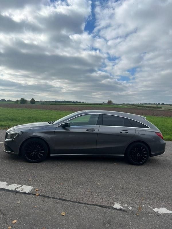 Gebraucht Mercedes CLA220 177 PS (130 kW) 2015 Grau Limousine