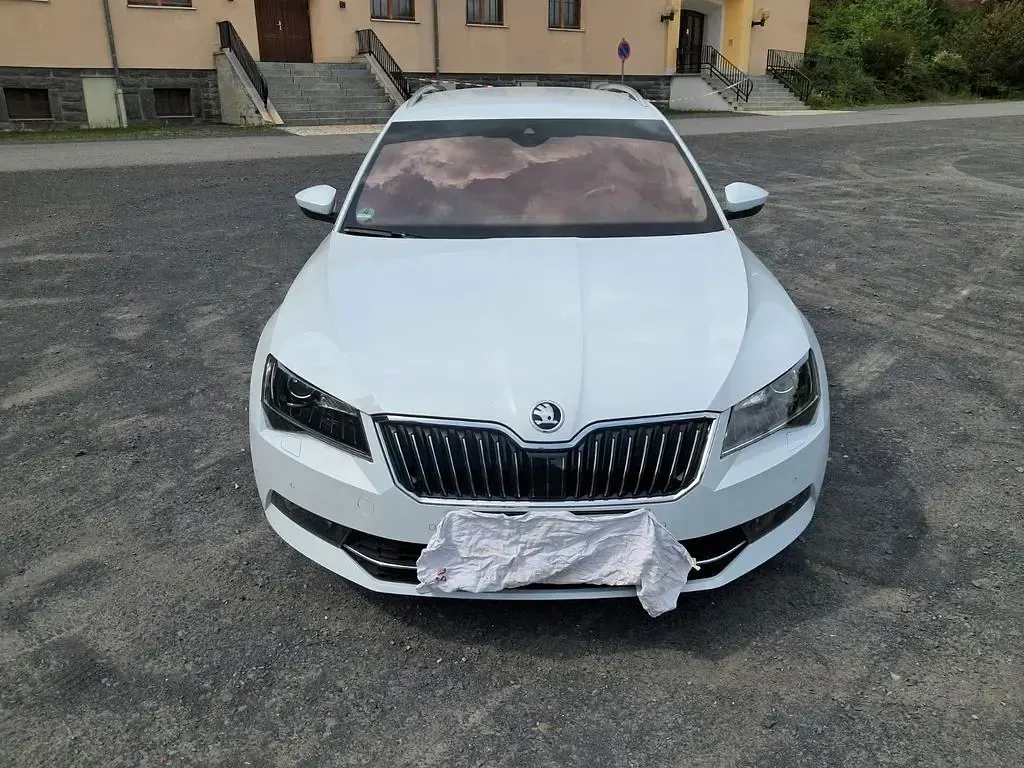 Gebraucht Skoda Superb LAURIN & KLEMENT 190 PS (139 kW) 2019 Weiß Kombi