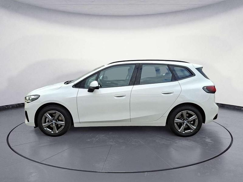 Gebraucht BMW 220 156 PS (114 kW) 2025 Alpinweiß Van / Kleinbus