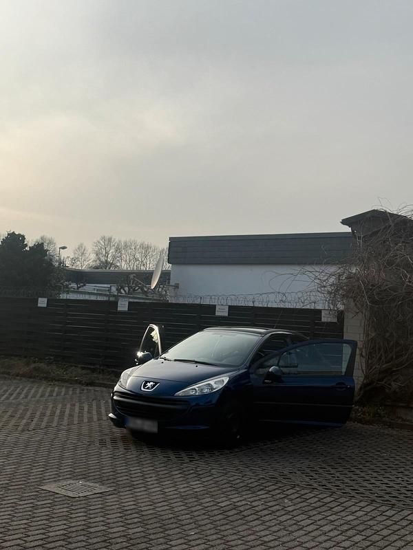 Gebraucht Peugeot 207 88 PS (64 kW) 2007 Blau Coupé