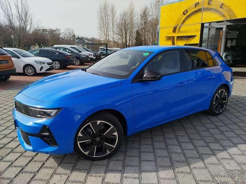 Neu Opel Astra Edition 114 kW (156 PS) 2026 Lackierung watteau grn/typ aus Limousine