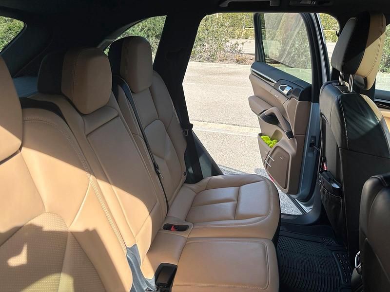 Gebraucht Porsche Cayenne 239 PS (175 kW) 2017 Silber SUV