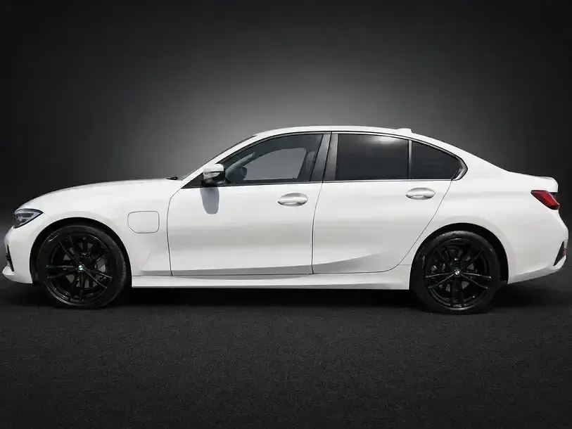 Gebraucht BMW 330e Advantage 252 PS (185 kW) 2020 Alpinweiss iii Limousine