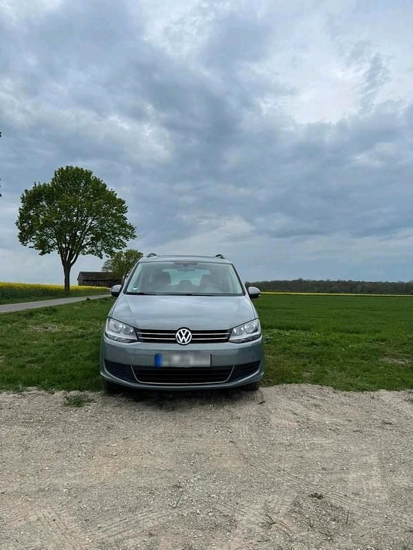 Second-hand VW Sharan 140 CP (102 kW) 2012 Albastru Monovolum