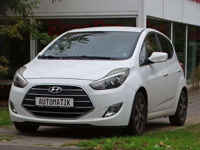 Polar white (pyw) Gebraucht 2015 Hyundai ix20 Style Van / Kleinbus | 11.180 € (Fairer Preis) - Bild 1/4
