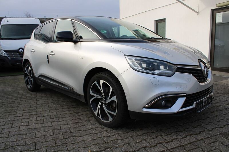 Grau Gebraucht 2017 Renault Scénic IV Bose Edition Van / Kleinbus | 19.999 € (Etwas zu teuer) - Bild 1/4