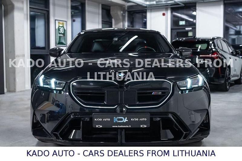 Używany BMW M5 Basis 727 KM (534 kW) 2024 Czarny Sedan/Limuzyna