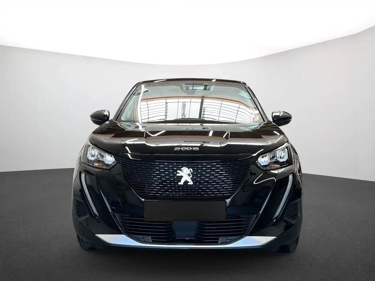 Gebraucht Peugeot e-2008 Active 100 kW (136 PS) 2022 SUV