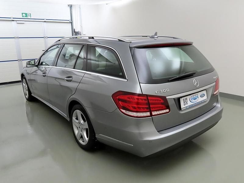 Gebraucht Mercedes E300 Elegance 252 PS (185 kW) 2014 Silber Kombi