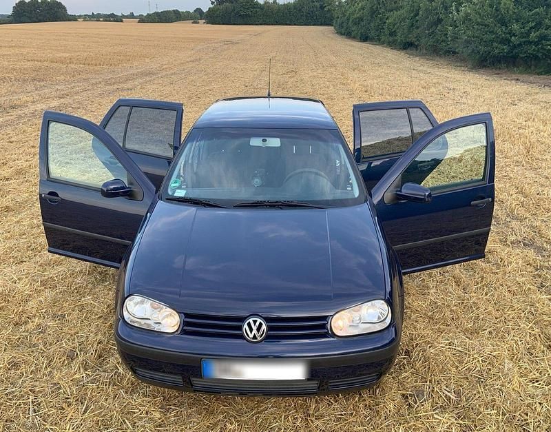 Blau Gebraucht 2000 VW Golf IV Edition Limousine | 2.222 € (Etwas zu teuer) - Bild 1/4
