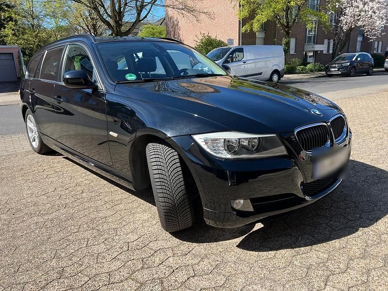 Usata BMW 318 143 CV (105 kW) 2011 Nero Station wagon