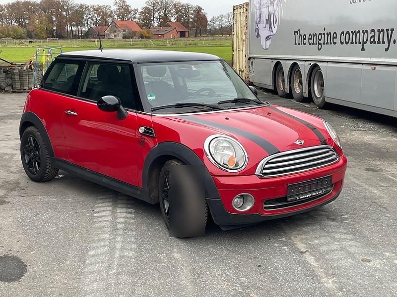 Rot Gebraucht 2014 Mini ONE Kleinwagen | 5.250 € - Bild 1/4