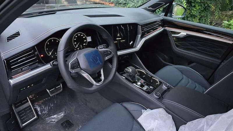 Neu VW Touareg Edition 286 PS (210 kW) 2026 Silizium grau met. SUV