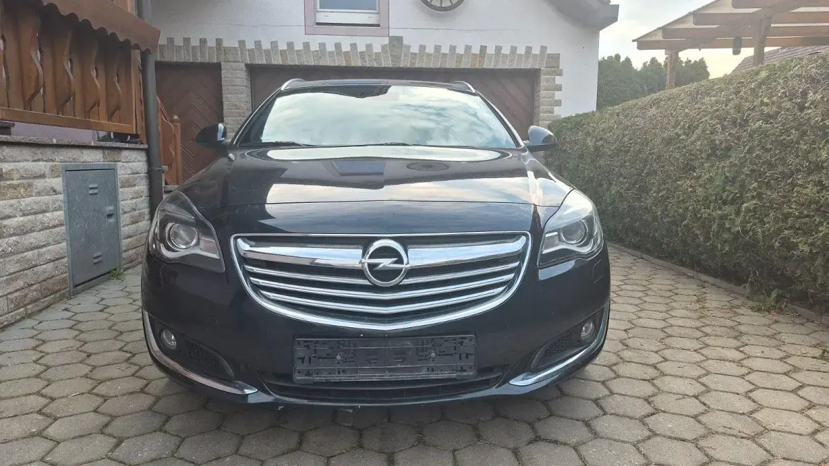 Gebraucht Opel Insignia Edition 163 PS (119 kW) 2013 Schwarz Kombi