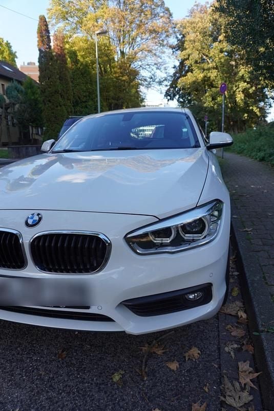 Weiß Gebraucht 2018 BMW 120 Advantage Kleinwagen | 15.500 € (Fairer Preis) - Bild 1/4