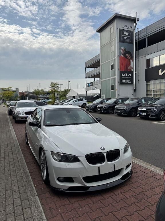 Weiß Gebraucht 2008 BMW 330 Cabriolet M Sport Cabrio | 11.600 € (Guter Preis) - Bild 1/4