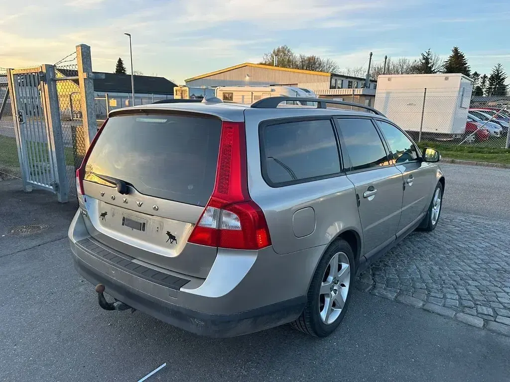 Gebraucht Volvo V70 Basis 145 PS (106 kW) 2008 Braun Kombi