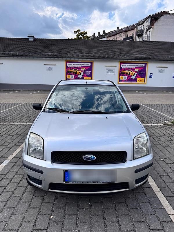 Grau Gebraucht 2005 Ford Fusion Kleinwagen | 1.900 € (Fairer Preis) - Bild 1/4