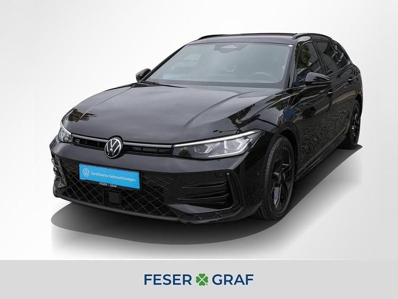 Grenadillschwarz metallic Gebraucht 2024 VW Passat R-line Kombi | 35.890 € (Superpreis) - Bild 1/2
