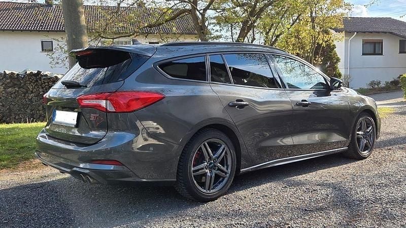 Używany Ford Focus ST 190 KM (139 kW) 2019 Szary Sedan/Limuzyna
