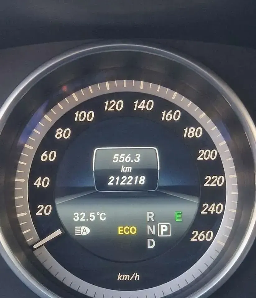 Gebraucht Mercedes E250 204 PS (150 kW) 2015 Silber Kombi