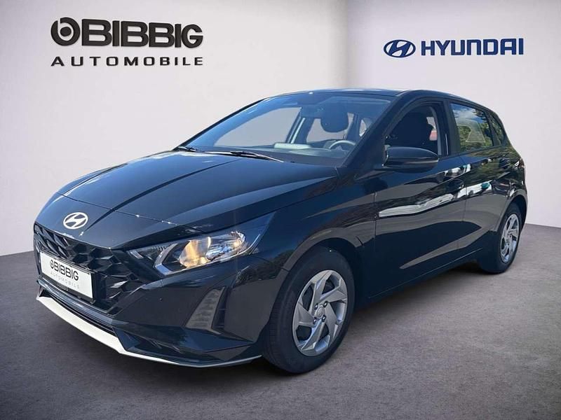 Phantom black Neu 2025 Hyundai i20 Select Limousine | 21.490 € (Fairer Preis) - Bild 1/3