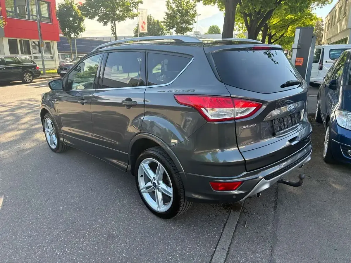 Gebraucht Ford Kuga Individual 179 PS (131 kW) 2016 Grau SUV