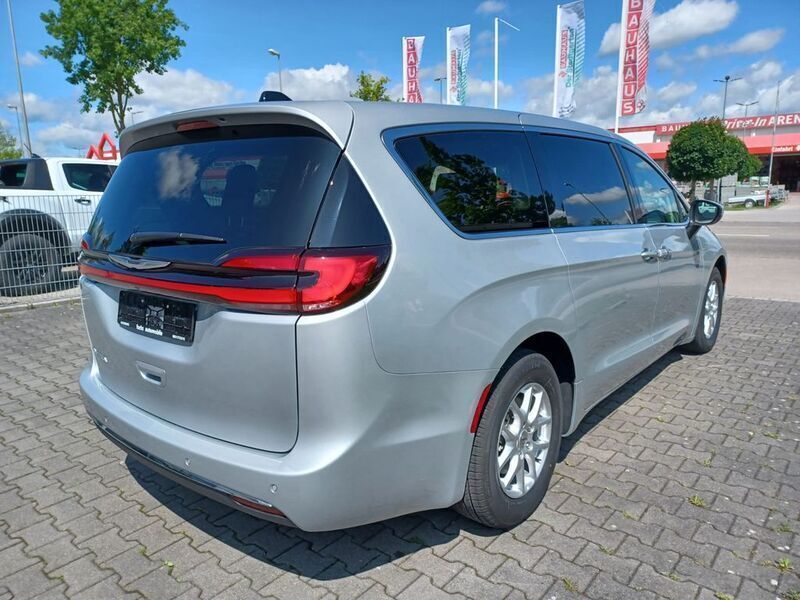 Gebraucht Chrysler Pacifica 291 PS (214 kW) 2023 Silber SUV