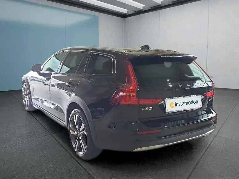 Gebraucht Volvo V60 CC 197 PS (144 kW) 2023 Schwarz Kombi