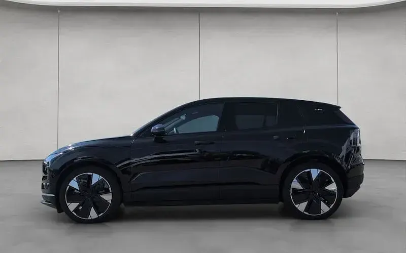 Begagnad Volvo EX30 Performance 314 kW (428 HK) 2025 Svart SUV