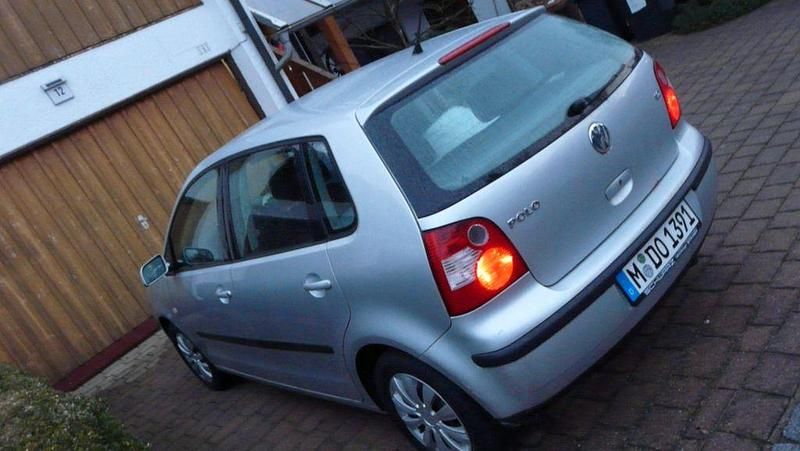 Gebraucht VW Polo Trendline 64 PS (47 kW) 2002 Silber Limousine