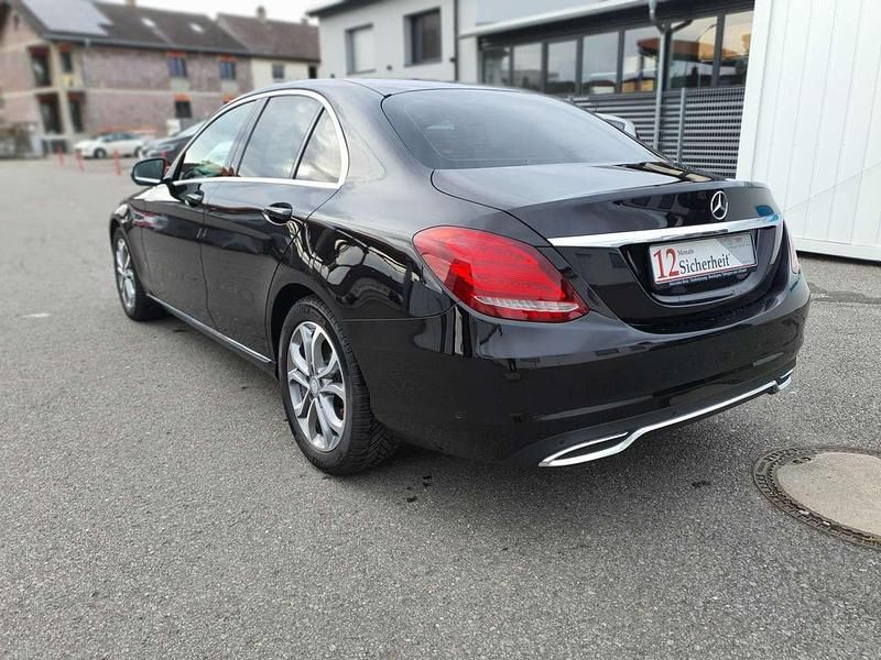 Gebraucht Mercedes C180 Avantgarde 156 PS (114 kW) 2015 Obsidianschwarz  metalliclack Limousine