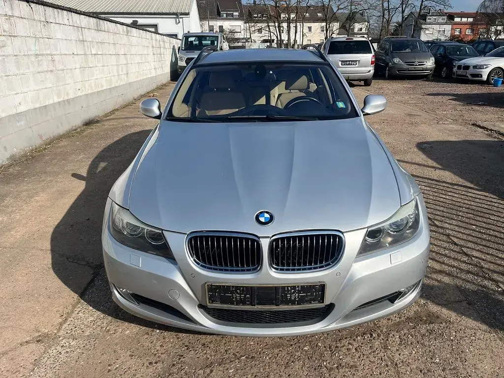 Käytetty BMW 330 272 HP (200 kW) 2008 Hopea Farmari