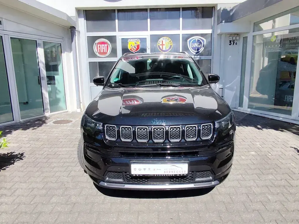 Käytetty Jeep Compass 179 HP (131 kW) 2022 Musta Katumaasturi
