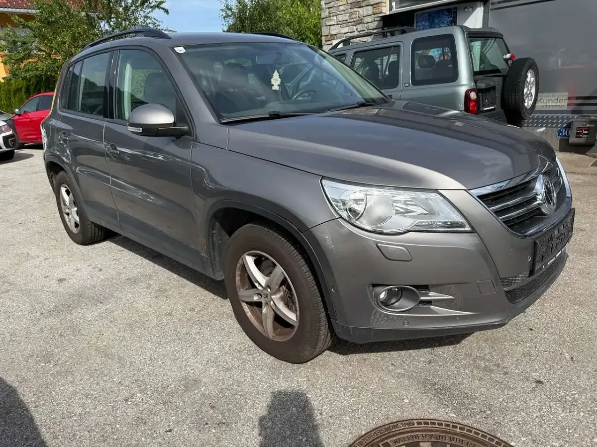 Gebraucht VW Tiguan Sport 140 PS (102 kW) 2009 Grau SUV