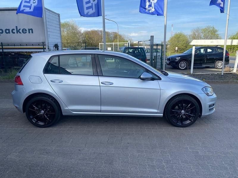 Gebraucht VW Golf VII Trendline 110 PS (80 kW) 2015 Silber Limousine