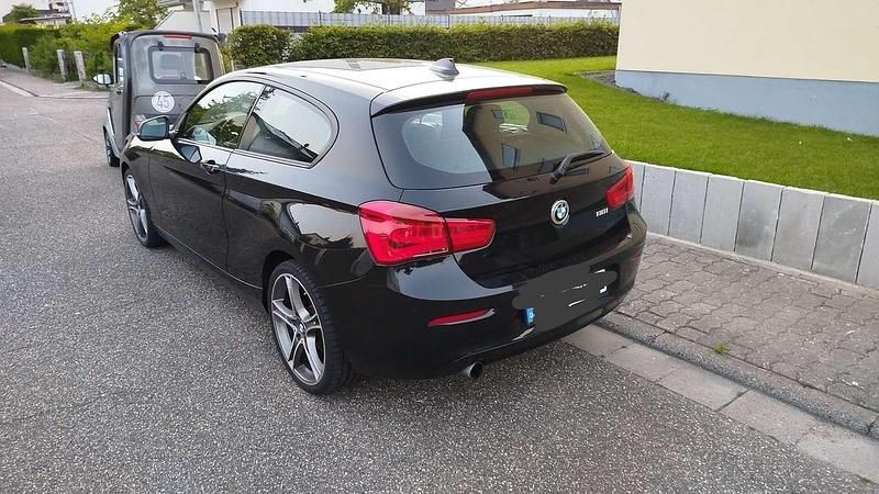 Schwarz Gebraucht 2017 BMW 118 Kleinwagen | 9.700 € (Superpreis) - Bild 1/4