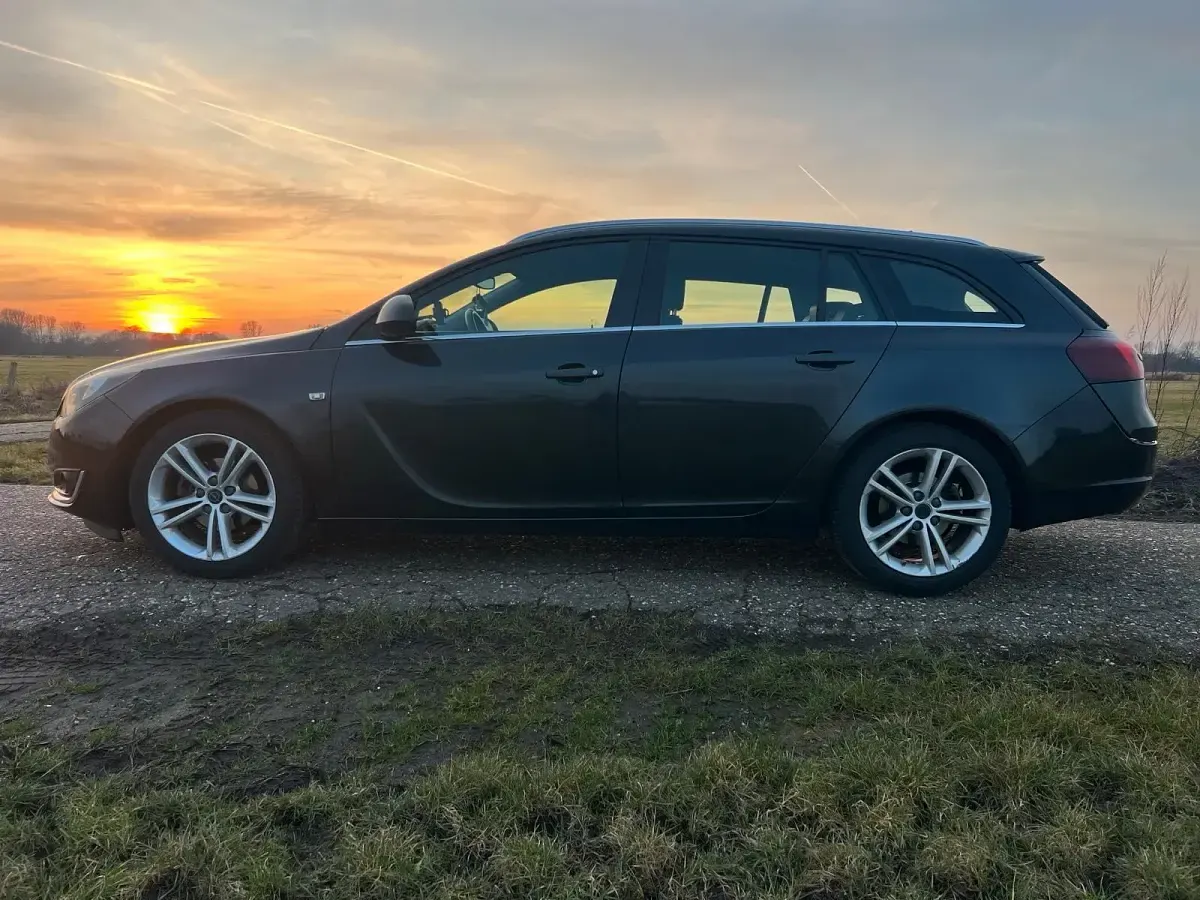 Gebraucht Opel Insignia 140 PS (102 kW) 2015 Schwarz Kombi