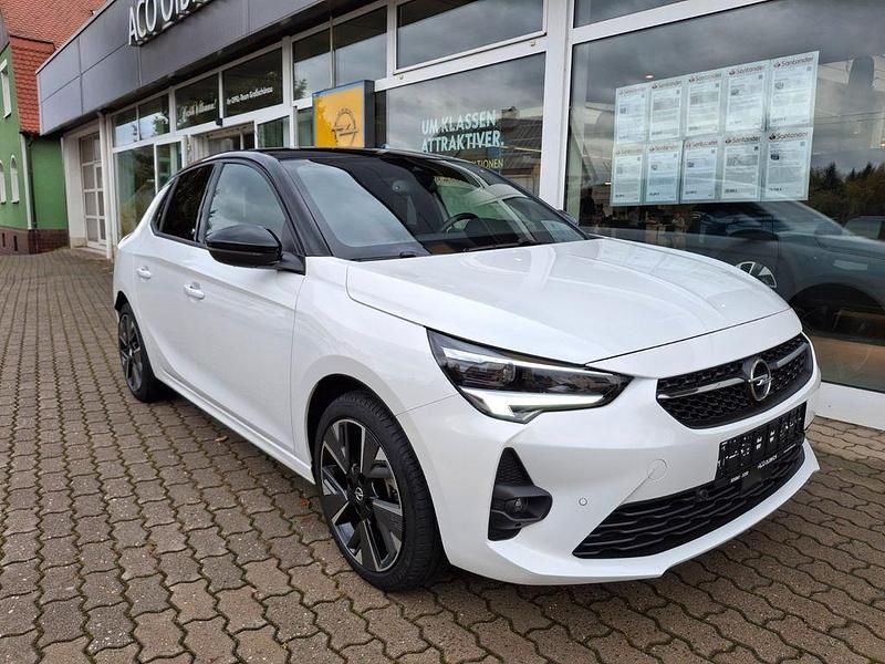 Weiß Gebraucht 2021 Opel Corsa-e GS Line Kleinwagen | 16.790 € (Etwas zu teuer) - Bild 1/4