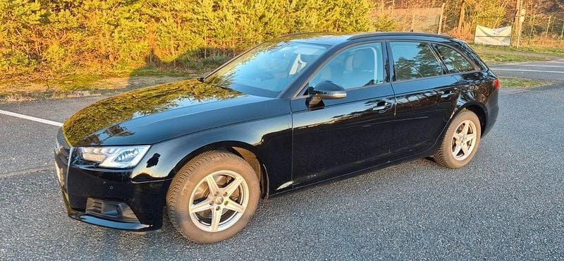 Gebraucht Audi A4 Basis 150 PS (110 kW) 2017 Schwarz Kombi