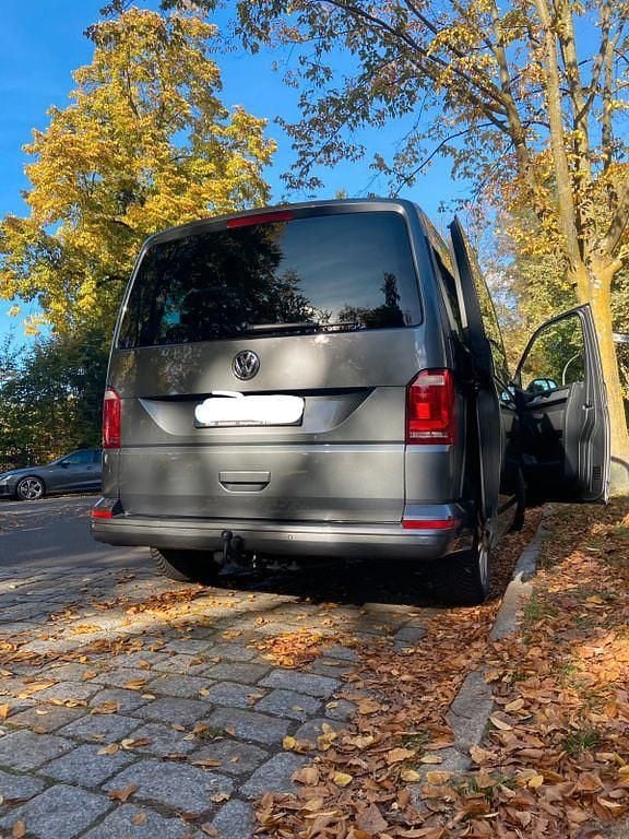 Gebraucht VW Multivan 150 PS (110 kW) 2019 Grau Van / Kleinbus