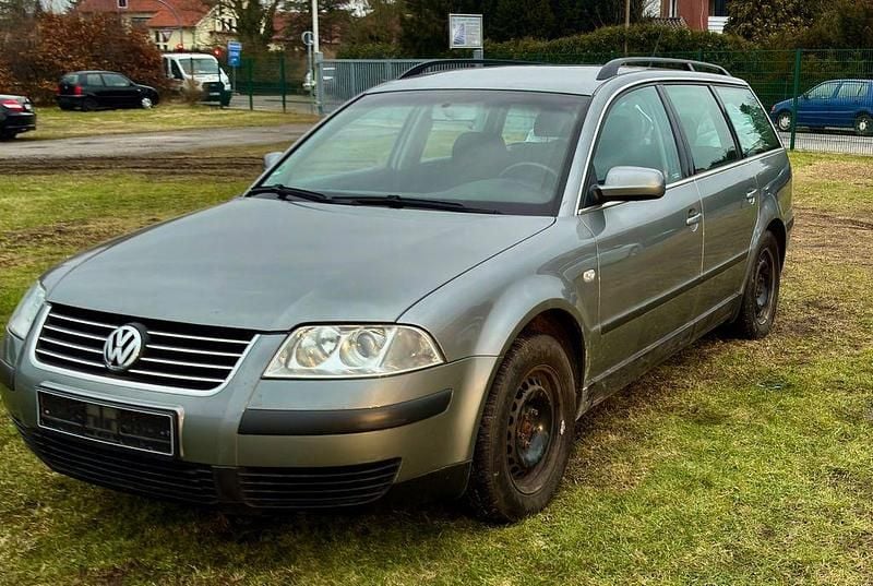 Gebraucht VW Passat Basis 102 PS (75 kW) 2002 Grau Kombi