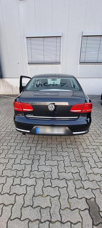 Gebraucht VW Passat 122 PS (89 kW) 2011 Schwarz Limousine