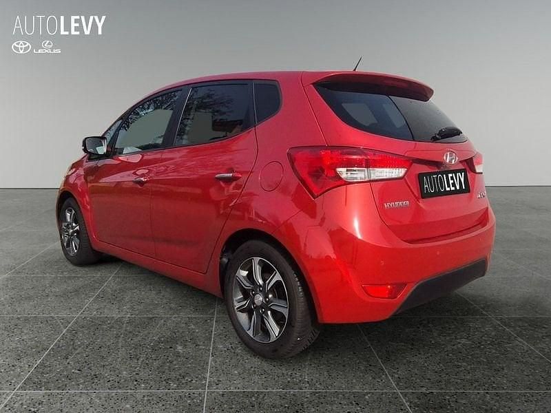 Gebraucht Hyundai ix20 90 PS (66 kW) 2016 Rot Kleinwagen