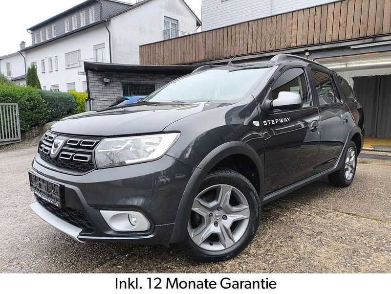 Grau Gebraucht 2020 Dacia Logan MCV Stepway Kombi | 12.450 € (Fairer Preis) - Bild 1/4