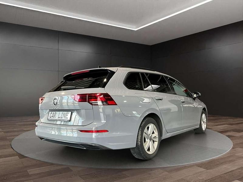 Gebraucht VW Golf VIII Life 150 PS (110 kW) 2021 Mondsteingrau Kombi