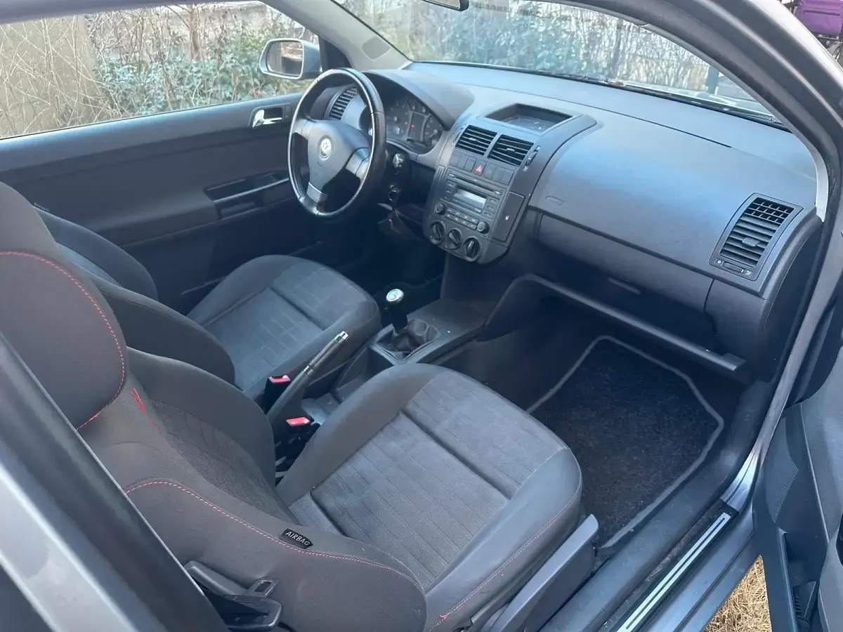 Second-hand VW Polo 54 CP (39 kW) 2006 Gri Hatchback