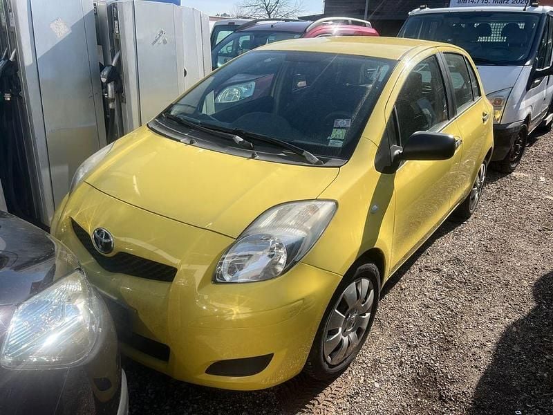 Gebraucht Toyota Yaris Cool 101 PS (74 kW) 2010 Gelb Kleinwagen