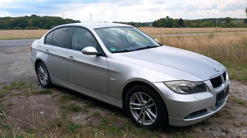 Gebraucht BMW 318 122 PS (89 kW) 2007 Silber Limousine