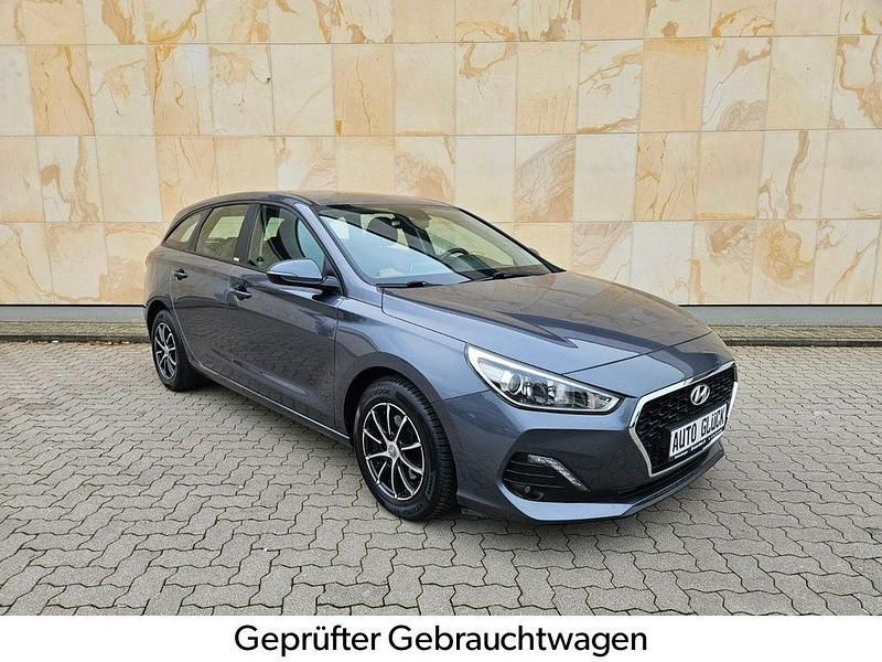 Grau Gebraucht 2020 Hyundai i30 Select Kombi | 14.990 € (Fairer Preis) - Bild 1/4